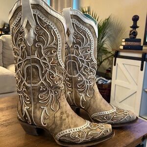 Corral A3837 White Overlay with Embroidered Studs & Crystal Boots, Size 10